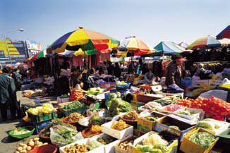 Description: http://vietnamese.korea.net/upload/content/editImage/Shopping_market_vie.jpg