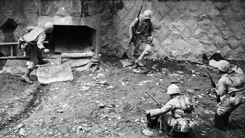 Lính Mỹ từ giã gia đình lên đường tham chiến ở Triều Tiên