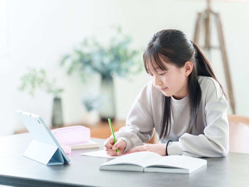 xem-va-on-lai-bai-de-dang-khi-hoc-tieng-Han-online